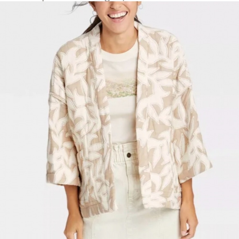 Universal Thread Beige and White Floral Kimono Jacket